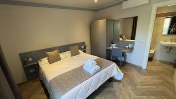Standard Double Room, 1 Double Bed, Private Bathroom | Free WiFi, bed sheets