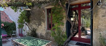 5-bedroom Provençal Farmhouse on an organic vineyard