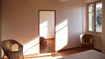 5 bedrooms, desk, iron/ironing board, free WiFi