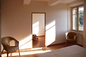 5 chambres, bureau, fer et planche à repasser, Wi-Fi gratuit