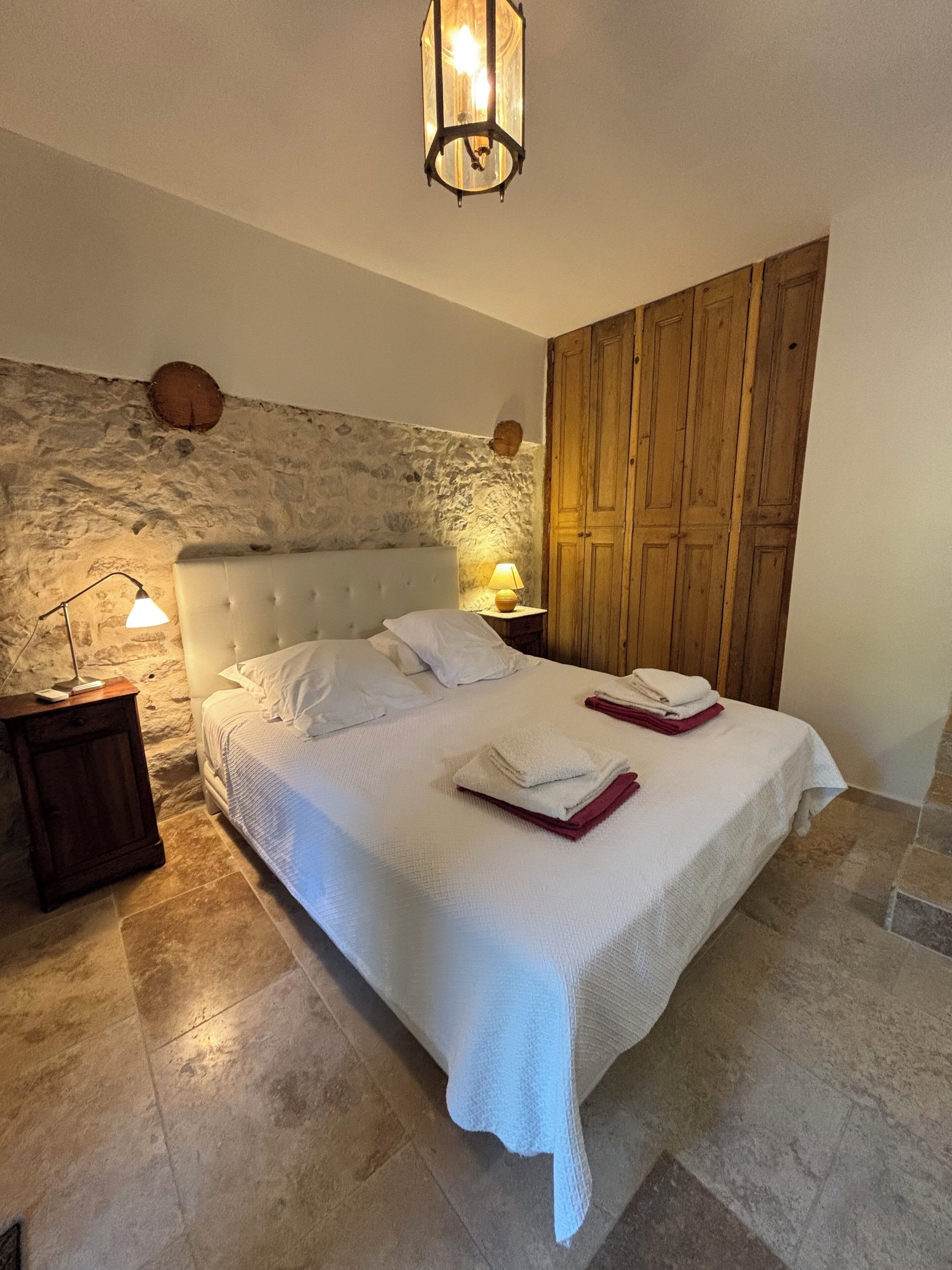 5 bedrooms, desk, iron/ironing board, free WiFi