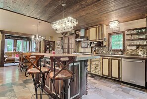 雪櫃、微波爐、焗爐、爐具