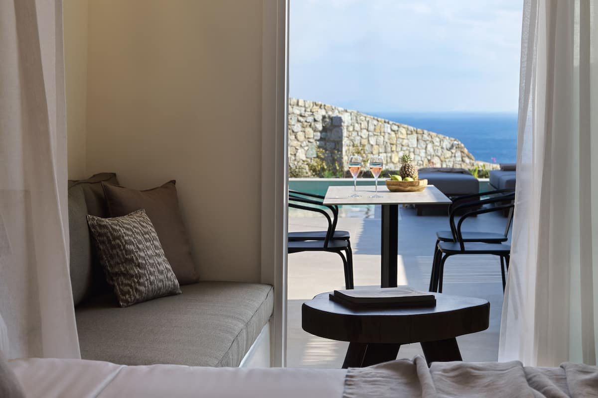 Honeymoon suite, privézwembad, uitzicht op zee | Uitzicht op strand/zee