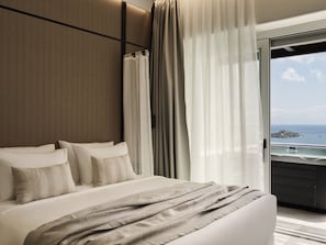 Junior suite, uitzicht op zee (Outdoor Jetted Tub) | 1 slaapkamer, luxe beddengoed, donsdekens