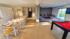 Interior - Architect house / Heated swimming pool all year / Billiards / Table football (Magnien)