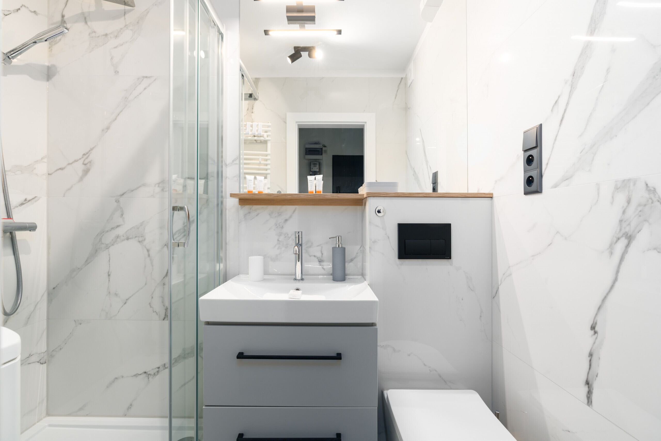Shower, towels