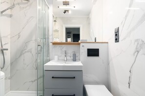 Shower, towels - Apartment Jesienna Poznań by Renters (Poznan)