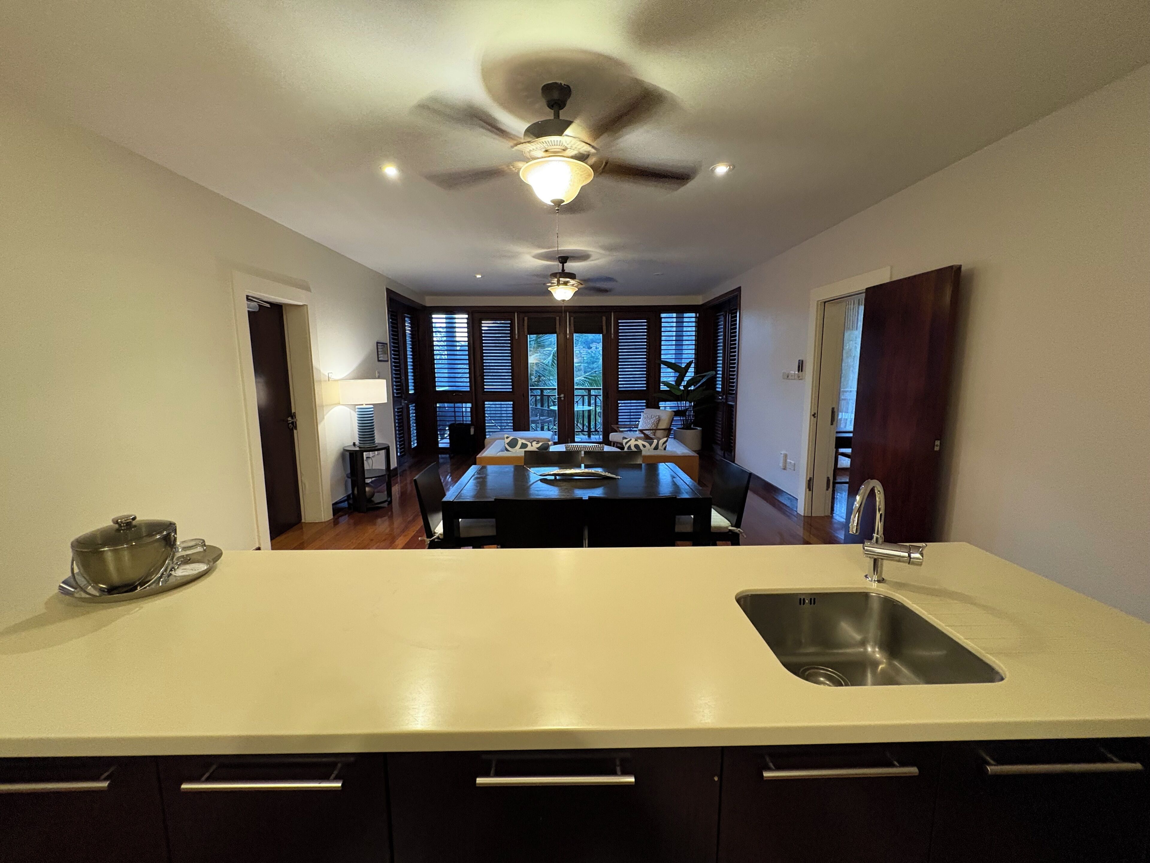 雪櫃、微波爐、焗爐、爐具