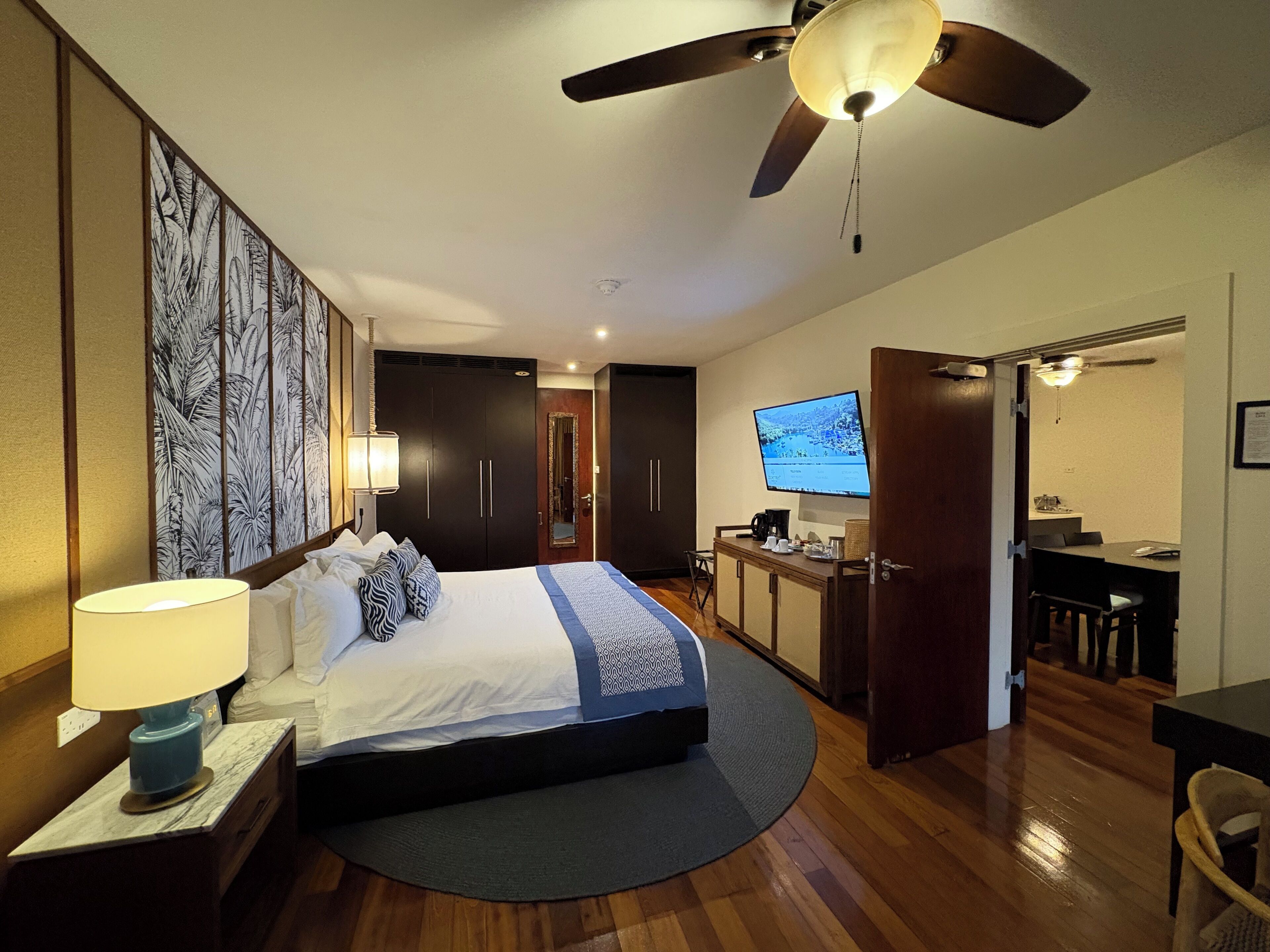 2 間睡房、房內夾萬、書桌、熨斗/熨衫板