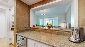 Appartement Majestueux | Cuisine privée | Réfrigérateur, micro-ondes, four, plaque de cuisson