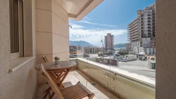 Romantic Apartment | Pemandangan dari bilik