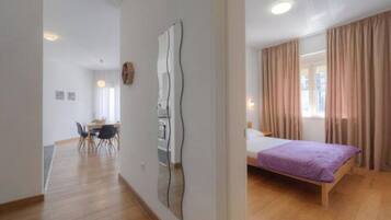 Apartemen Keluarga | 1 kamar tidur, seprai premium, busa memori, dan meja kerja