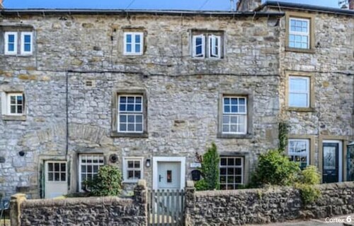 Primrose Cottage with Log Burner (Dog Friendly)