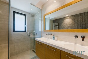 City Duplex | Bathroom