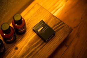 Shower, hydromassage showerhead, free toiletries, hair dryer - FunBeach Club (Cesme)