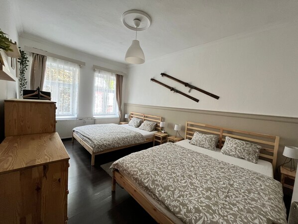 3 Schlafzimmer, Reisekinderbett, kostenloses WLAN, Bettwäsche