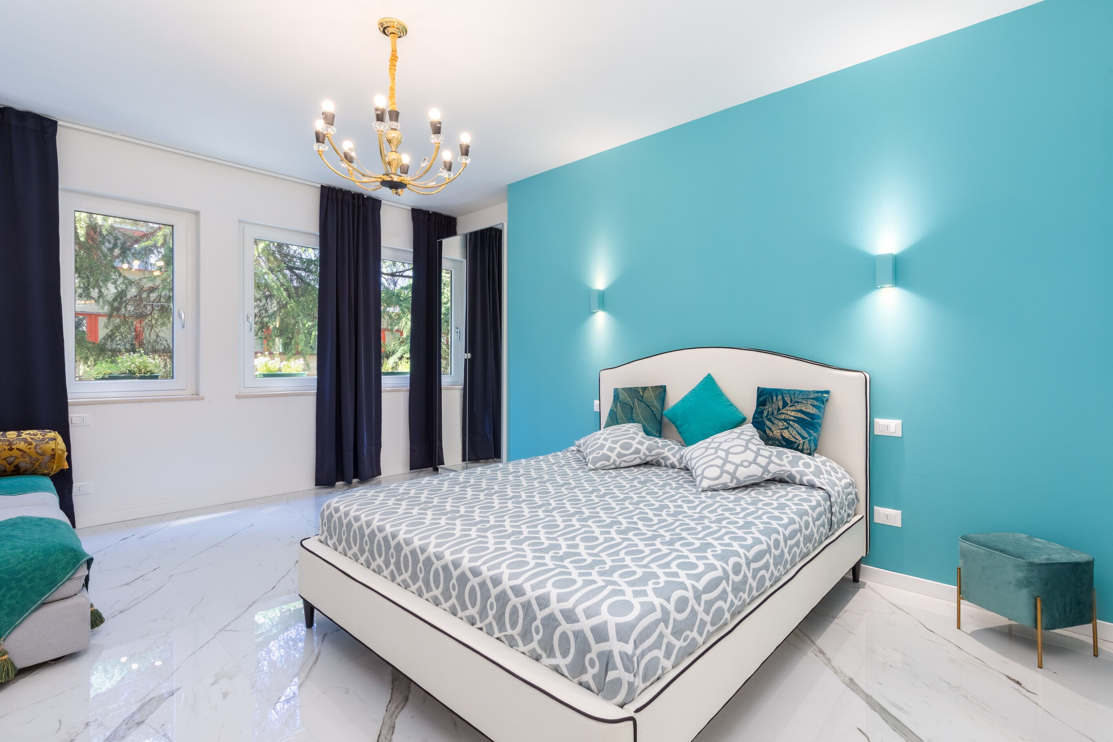 Deluxe Room | Down comforters, free WiFi