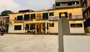 ด้านหน้าที่พัก