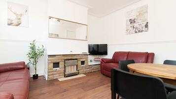 House, Ensuite | Lounge