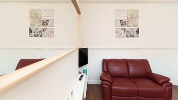 House, Ensuite | Lounge