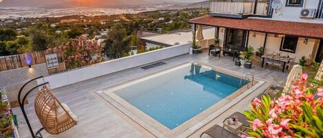 Outdoor pool, a heated pool