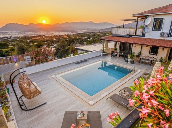 Outdoor pool, a heated pool