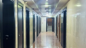 Zimmersafe, schallisolierte Zimmer, Bügeleisen/Bügelbrett
