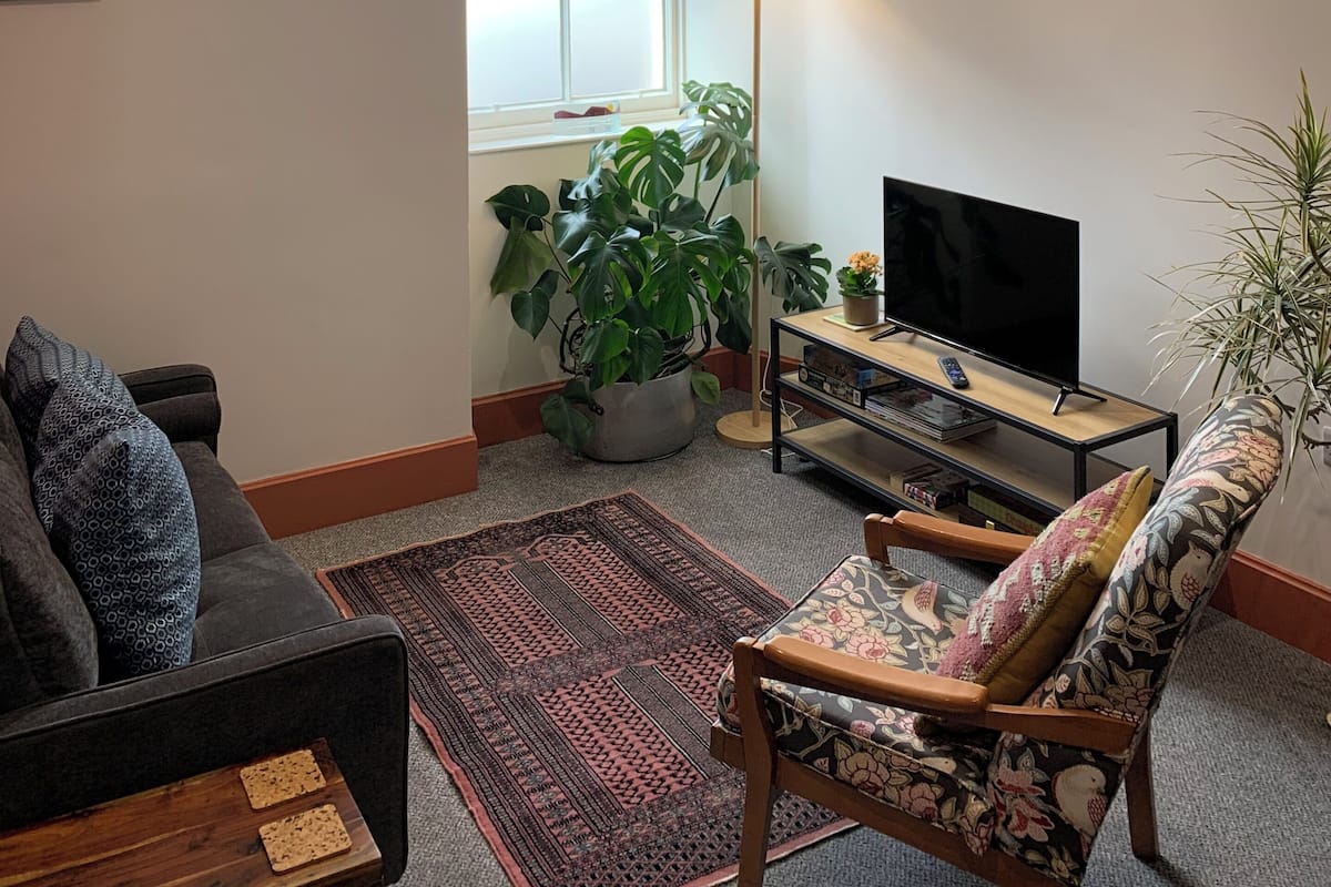 Apartment (Squirrel Away 1 Bed Apartment) | Individually decorated, individually furnished, soundproofing