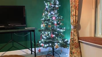 Apartament, 2 dormitoris (Squirrel Away 2 Bed Apartment) | Sala d'estar | Televisor de 32 polzades amb canals digitals
