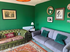 Apartment, 2 Bedrooms (Squirrel Away 2 Bed Apartment) | Living area | 32-inch TV with digital channels - Squirrel Away Apartment Crieff (Crieff)