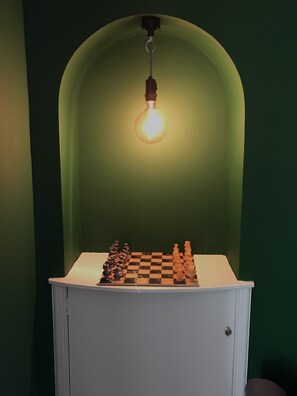 Appartement, 2 slaapkamers (Squirrel Away 2 Bed Apartment) | Woonruimte | Een 32-inch televisie met digitale zenders