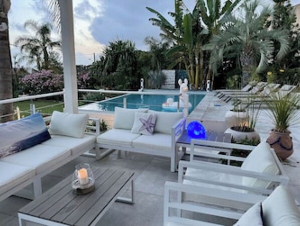Outdoor pool, a heated pool