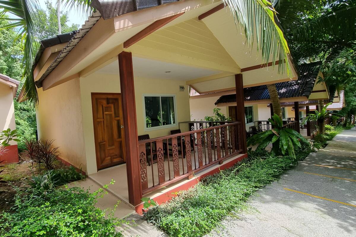 Comfort Triple Room, 1 Bedroom, Garden View | WiFi (free), bed sheets