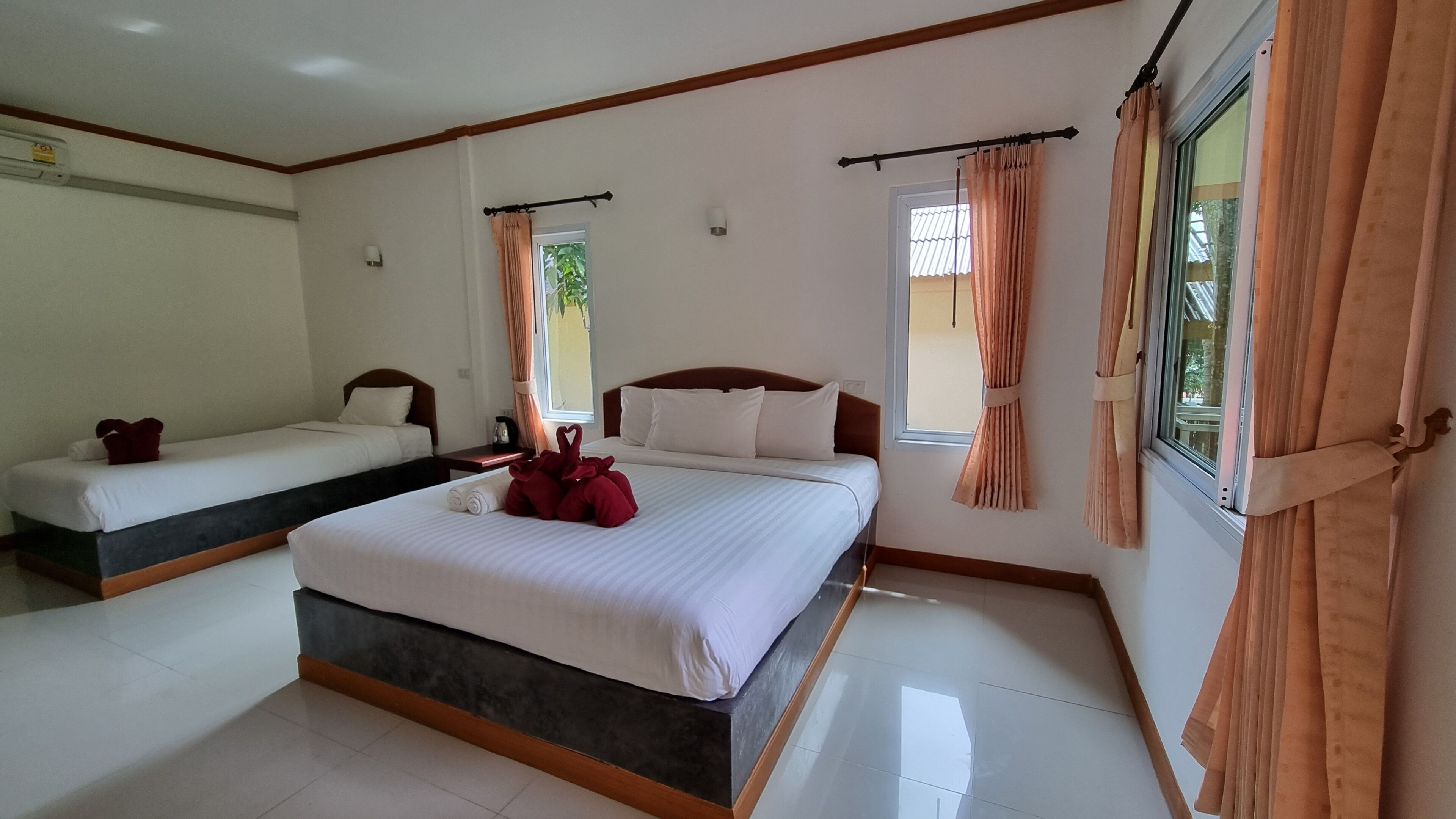 Photo - PawPaw Resort