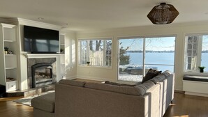 Maison Deluxe, salle de bains attenante, vue piscine (Bays Ridge) | Bar lounge