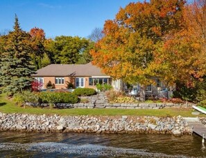Deluxe House, Ensuite, Pool View (Bays Ridge) | Garden