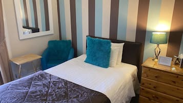 Economy-Einzelzimmer | Verdunkelungsvorhänge, Bügeleisen/Bügelbrett, kostenloses WLAN