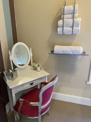 Superior Double Room | Bathroom - Cornerways Guest House (Carlisle)