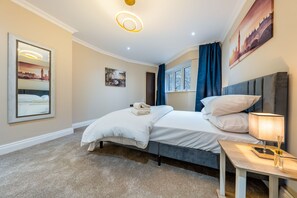 2 室のベッドルーム、アイロン / アイロン台、WiFi (無料)、ベッドシーツ