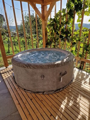 House | Private spa tub - Princess's vineyard cottage (Mirna Pec)