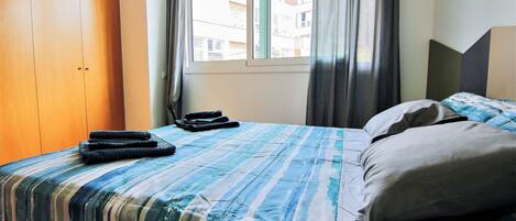 2 slaapkamers, een bureau, wifi, beddengoed