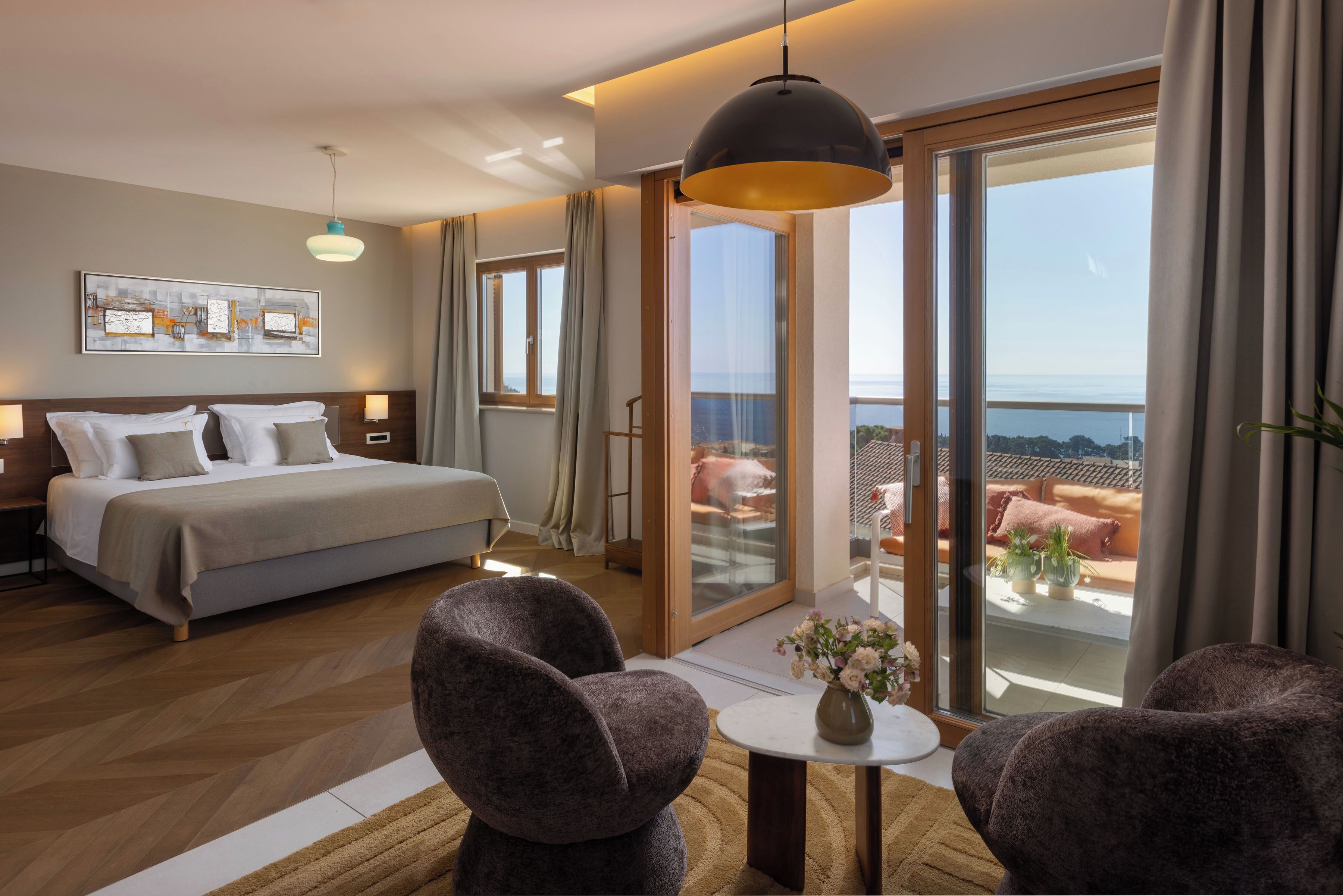 Superior Suite | Premium bedding, minibar, in-room safe, blackout drapes