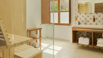 Premium Double or Twin Room | Bathroom | Shower, rainfall showerhead, free toiletries, hair dryer
