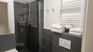Bathroom - Davin City Apartments (Hamburg)
