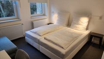 City Double or Twin Room (22) | Down comforters, desk, travel crib, free WiFi