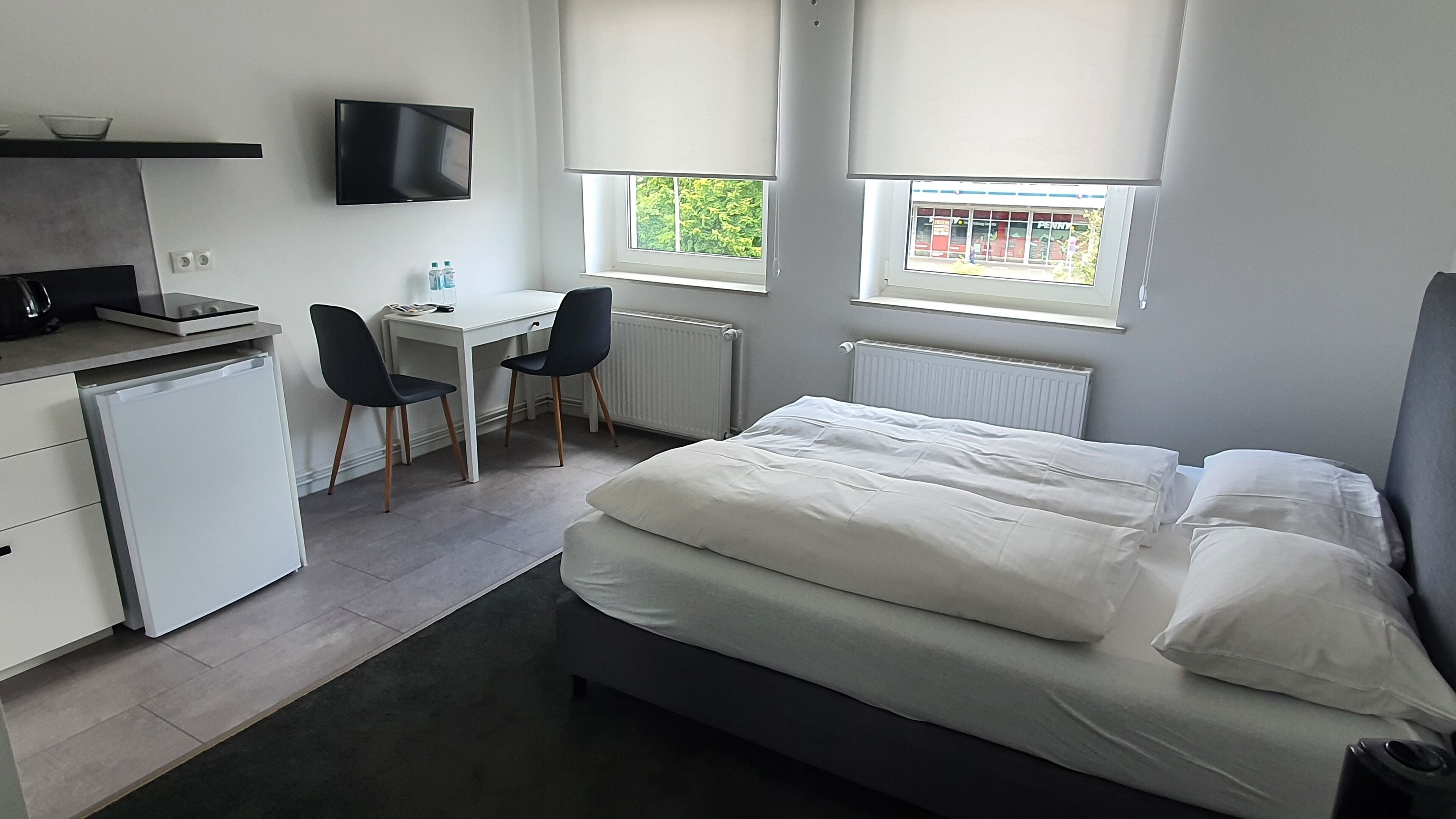 Down duvets, desk, travel cot, free WiFi