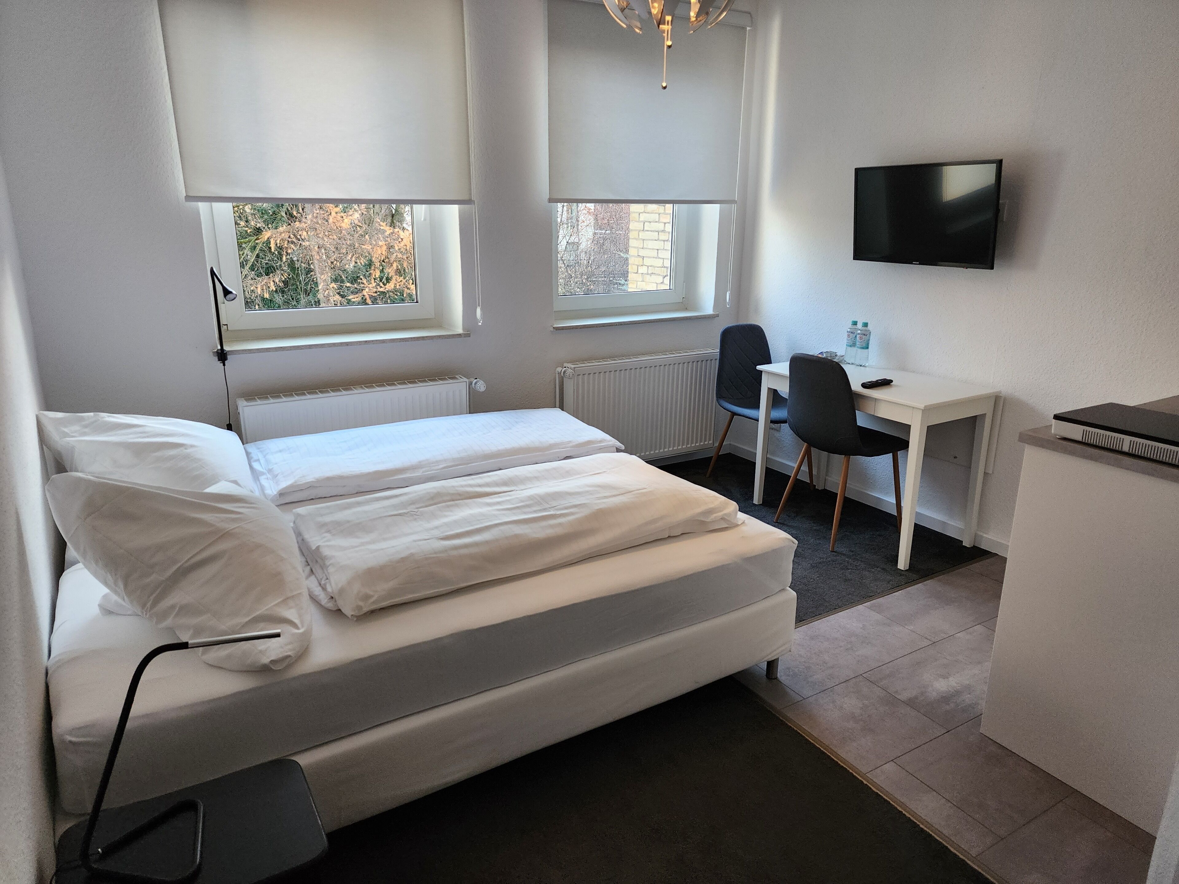 Down duvets, desk, travel cot, free WiFi