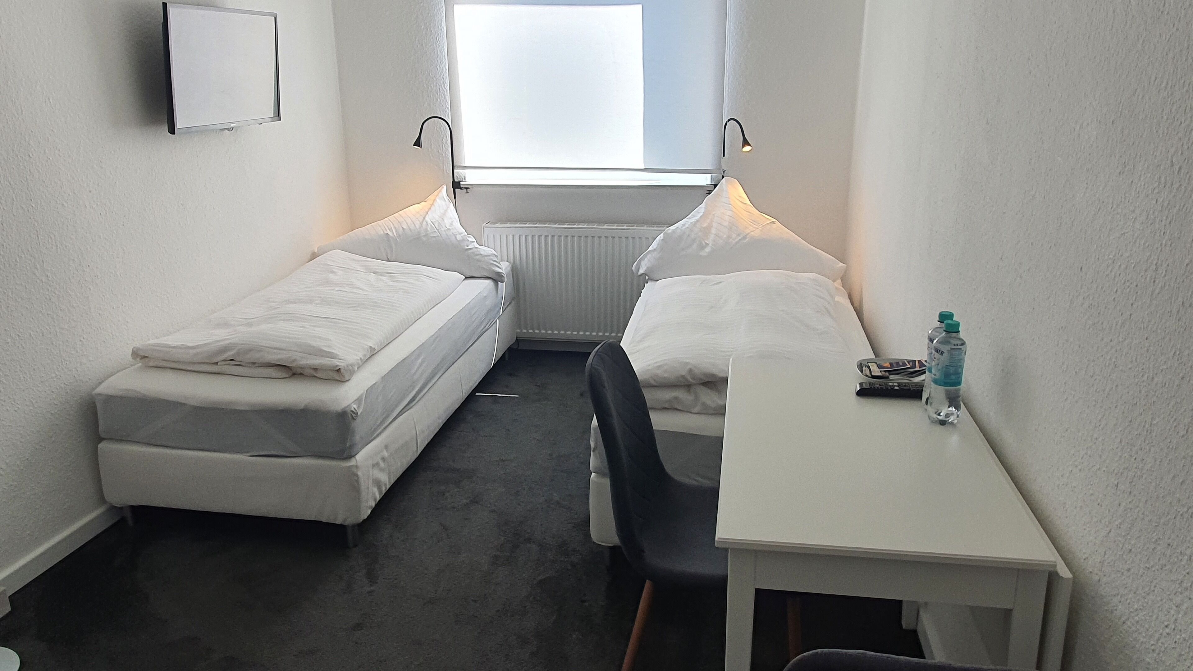 Down duvets, desk, travel cot, free WiFi