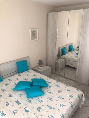 3 bedrooms, bed sheets