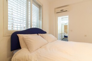 3 slaapkamers, een strijkplank/strijkijzer, gratis wifi, beddengoed